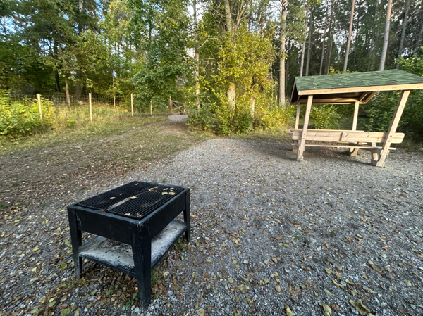 Grillplatsen vid hundbadet