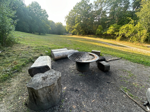 Bergshamra disc golf park hål 3, grillplats