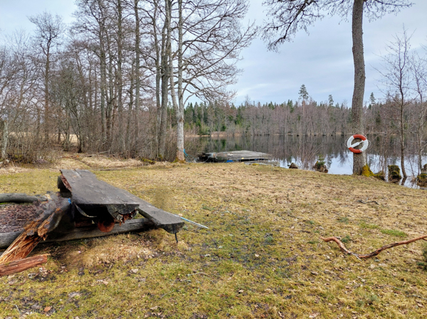 Visar sittplatser och del av badplatsen