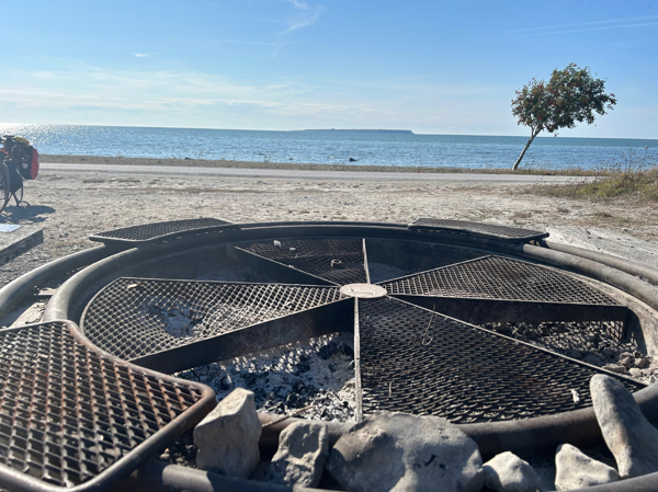 Grillplatsen med Stora Karlsö i. bakgrunden