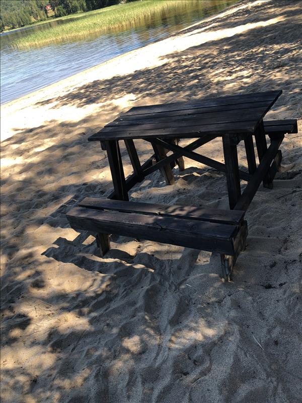 Bänkbord Viggesjöns strandbad