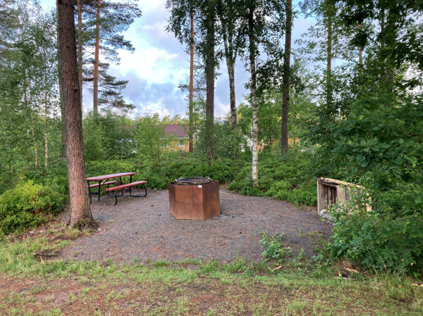 Bild på grillplatsen vid pulkabacken i Smålandsstenar.