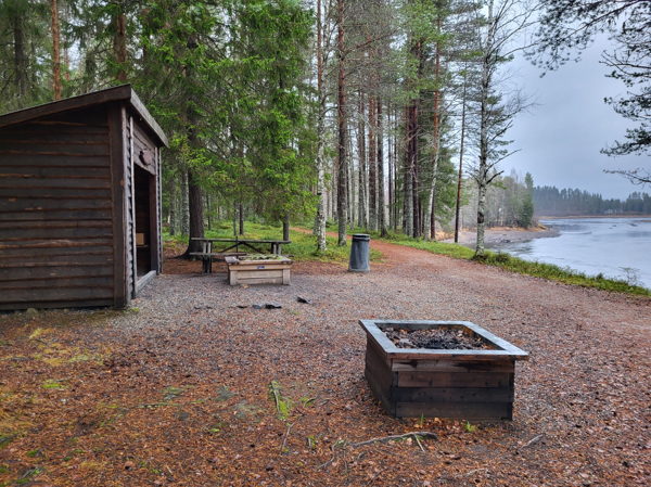 Vindskydd och de två eldstäderna