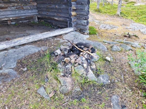 Eldstad av enklare slag