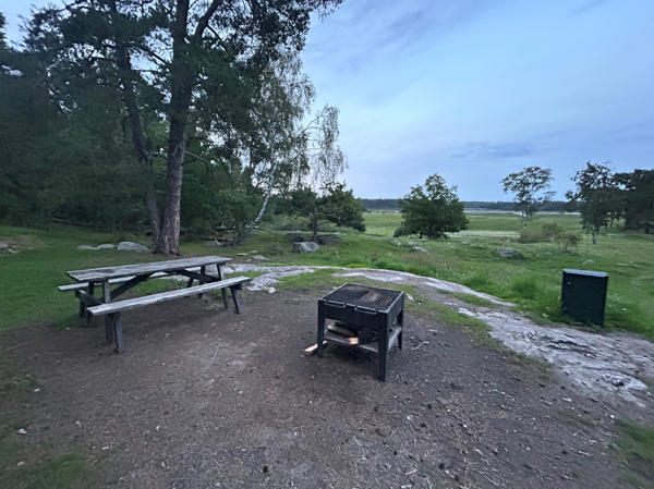 Grillplats med utsikt Säbysjön